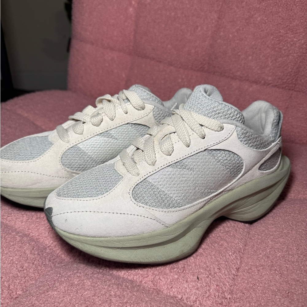 8 in women’s . New Balance Gray and White Sneakers runners